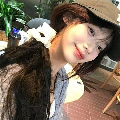 美丽与动人海报